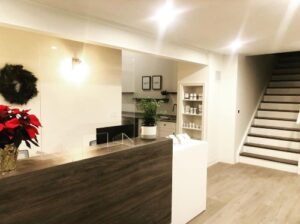 woodstock-front-desk_500